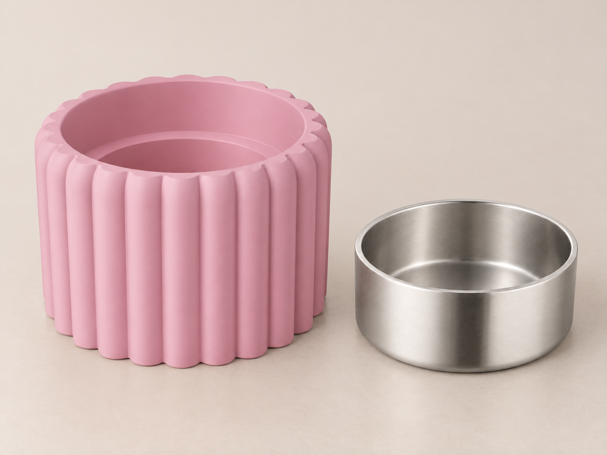 Petal Bold body in Sakura Pink beside its removable stainless-steel liner